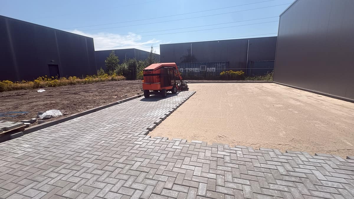 Bedrijfsterrein in Heerenveen — foto 7