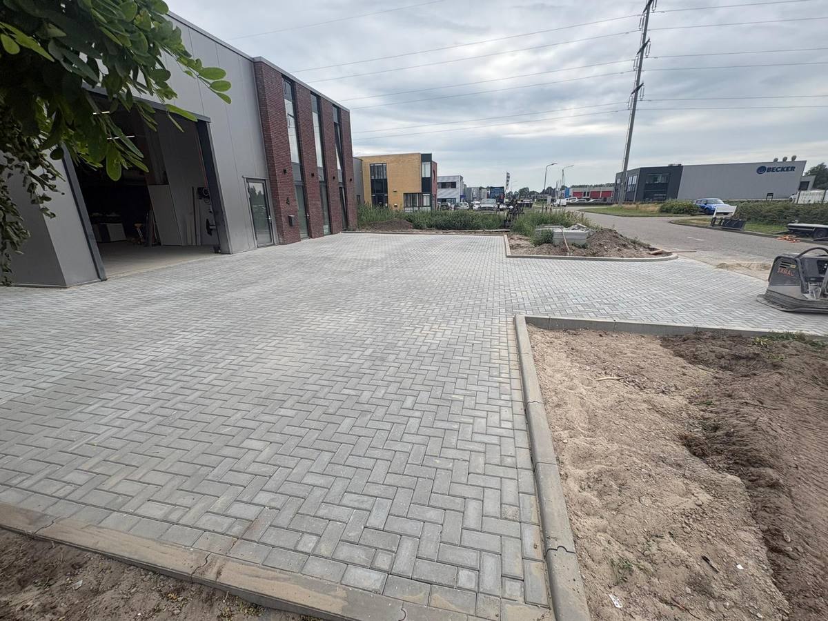 Bedrijfsterrein in Heerenveen — foto 14