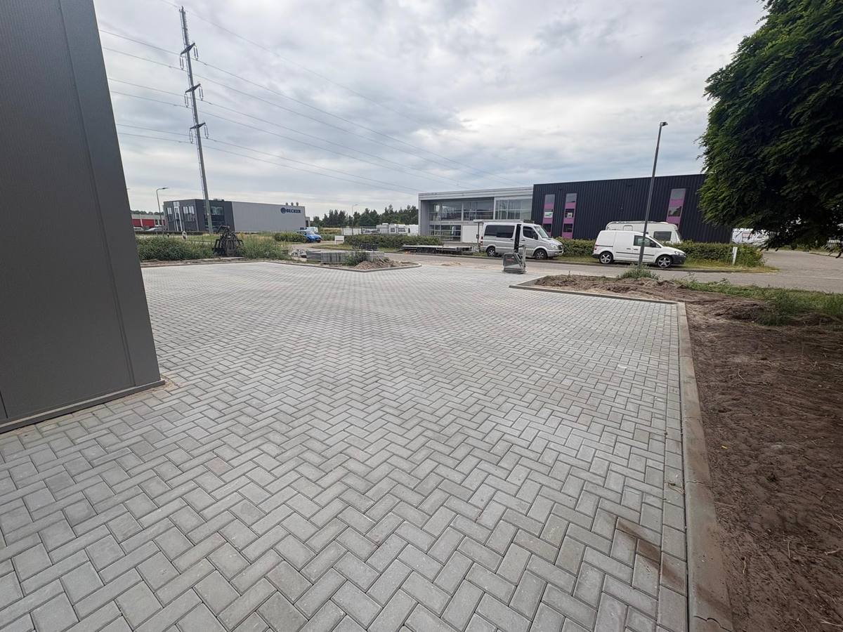 Bedrijfsterrein in Heerenveen — foto 11